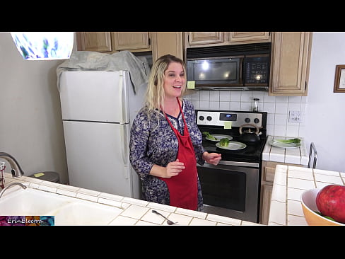 ❤️ Belle-mère qui le traie dans la cuisine avant son rendez-vous. ❤ Vidéo de baise at us fr.kassavrn.ru ❌